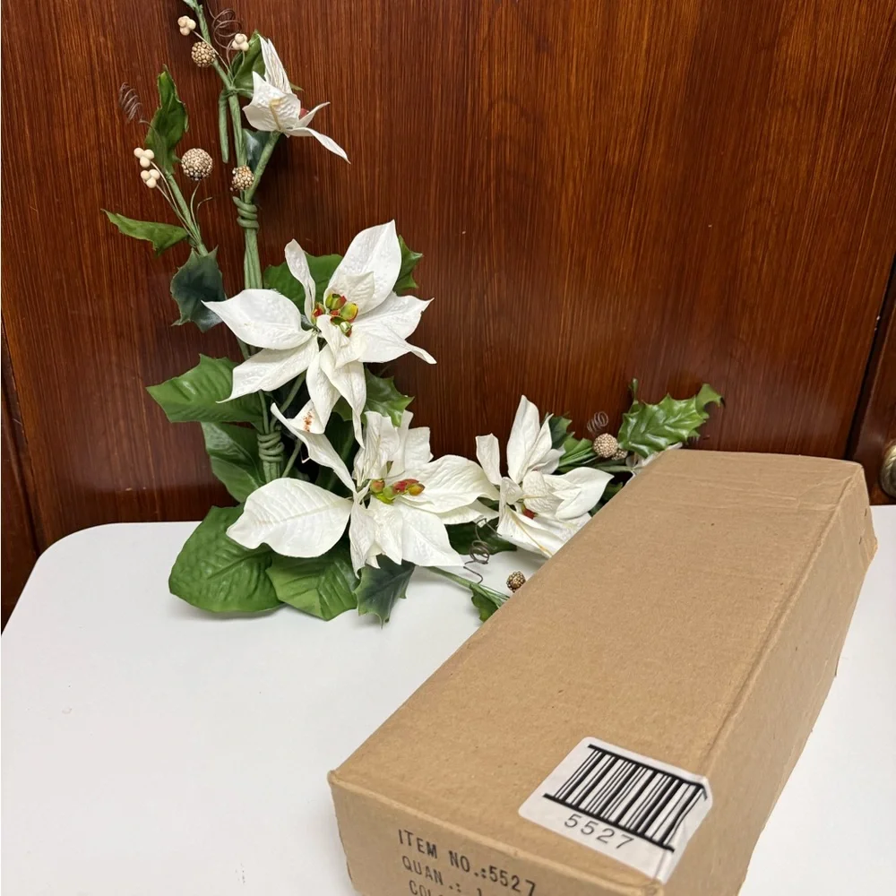 Home Interiors White and Green Poinsettias Holiday Garland